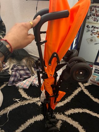 Silla de paseo naranja ligera