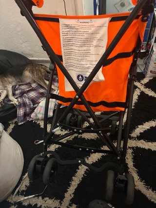 Silla de paseo naranja ligera