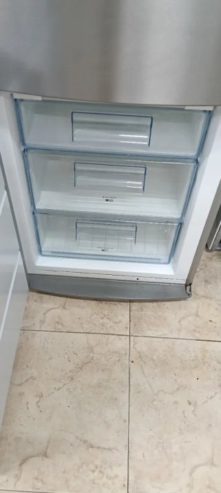 NEVERA COMBI ELECTROLUX NO FROST ENERGÍA A+