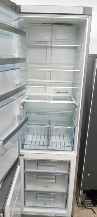 NEVERA COMBI ELECTROLUX NO FROST ENERGÍA A+
