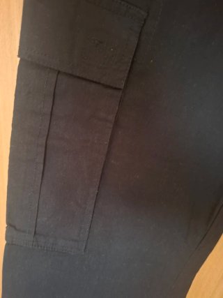 Pantalón cargo Pull and Bear negro