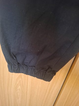 Pantalón cargo Pull and Bear negro
