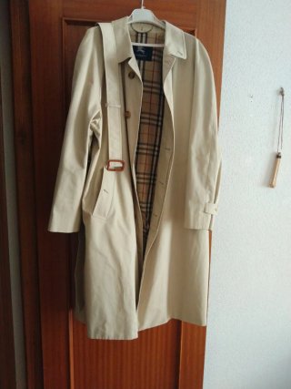 Gabardina Burberry Clásica Beige