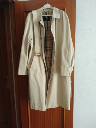 Gabardina Burberry Clásica Beige