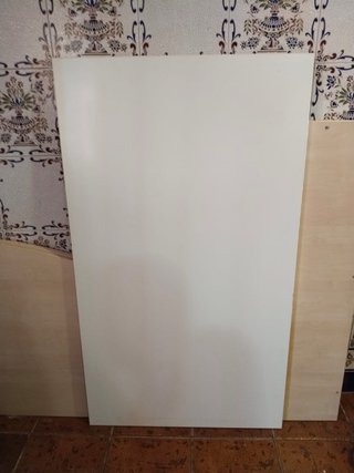 Tavolo in legno beige per ufficio