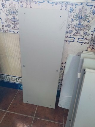 Tavolo in legno beige per ufficio
