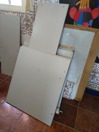 Tavolo in legno beige per ufficio