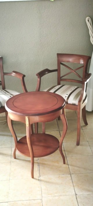 Conjunto mesa auxiliar y 2 sillas madera