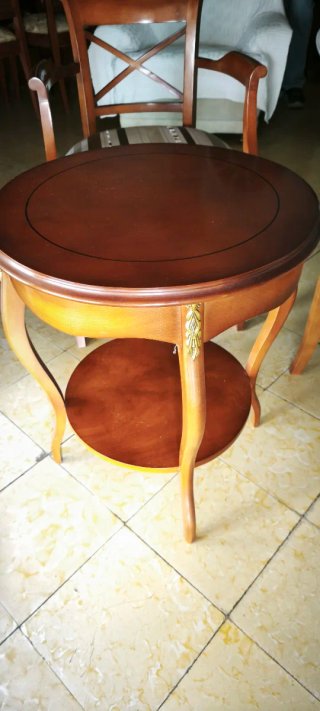 Conjunto mesa auxiliar y 2 sillas madera