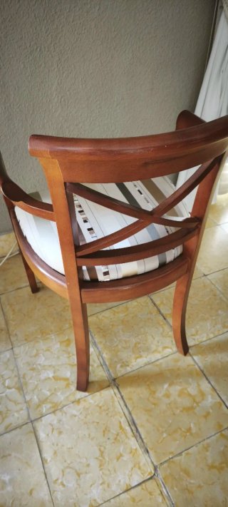 Conjunto mesa auxiliar y 2 sillas madera