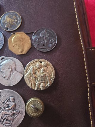 Lote de medallas y monedas antiguas
