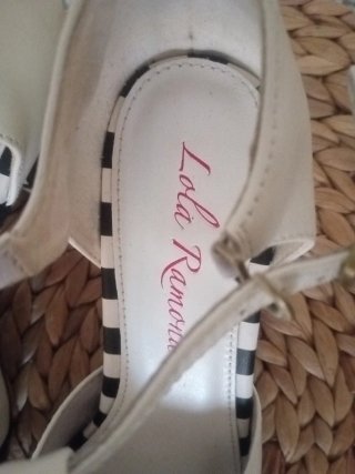 Zapatos Lola Ramona Negros y Blancos