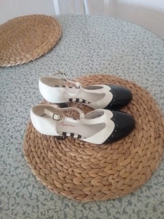 Zapatos Lola Ramona Negros y Blancos