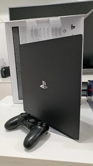 PS4 Pro 1TB  Excelente Estado