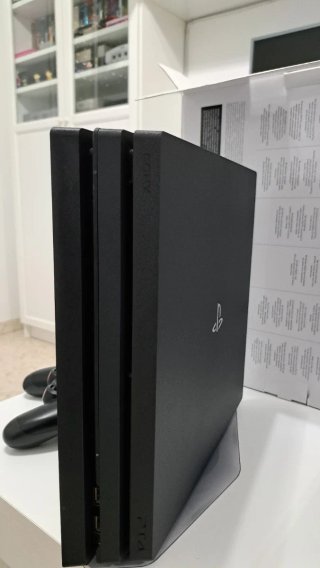PS4 Pro 1TB  Excelente Estado