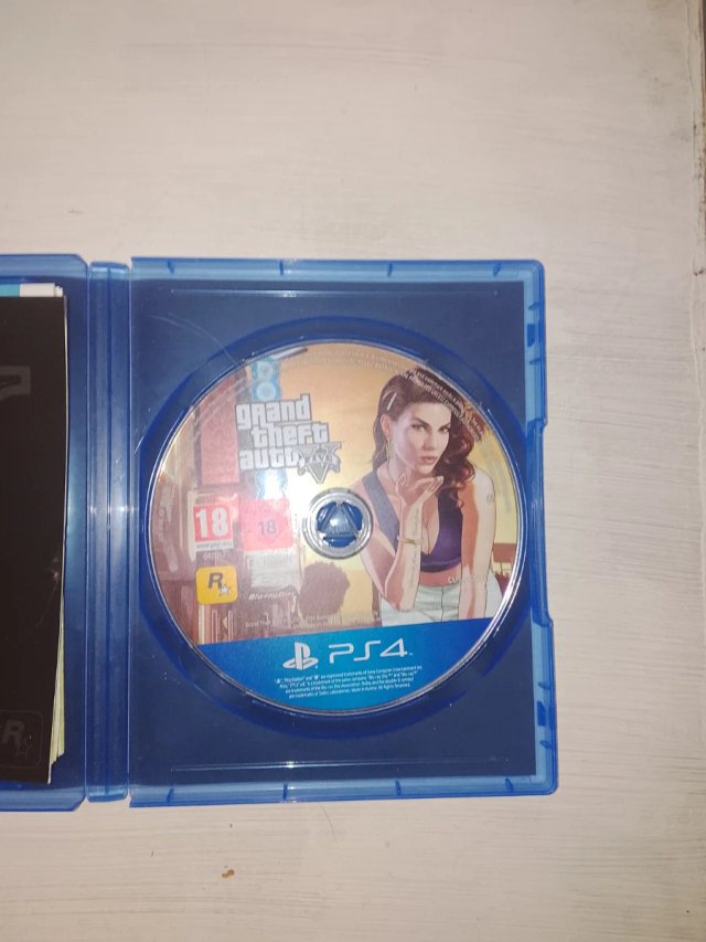 GTA V Premium Edition PS4 + Mapa