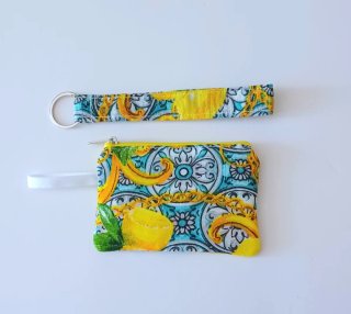 Monedero y llavero con estampado de limones