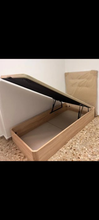 Canapés abatibles de madera y tela beige