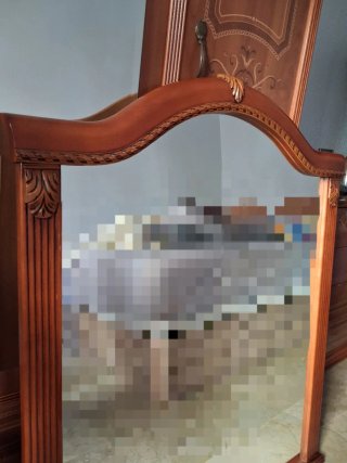 Grande Specchio da Trucco in Legno e Cristallo