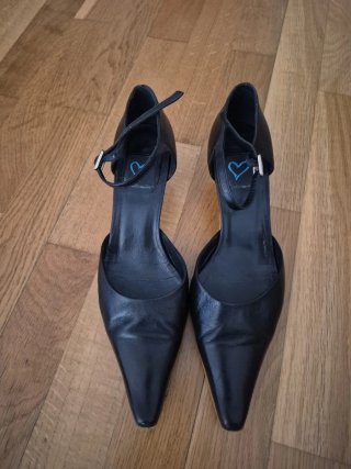 Zapatos kitten heel d'Orsay negros