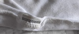 Camiseta Pull&Bear blanca y azul.