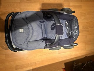 Carrito de bebé marca Bebé Confort