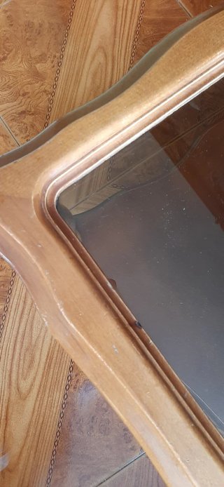 Mesa de centro de madera y cristal