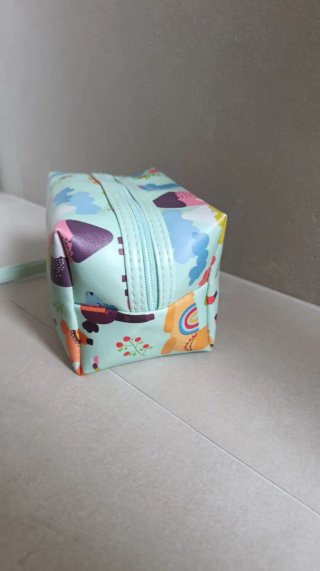 Neceser estampado llamas multicolor
