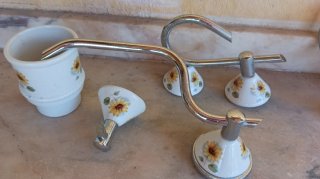 Lavabo Roca Porcelana y accesorios de baño a juego