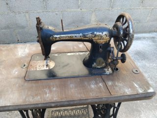Máquina de coser antigua Singer
