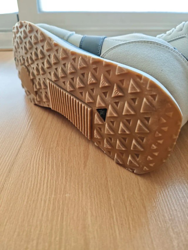 Zapatillas INSIDE beige/blancas talla 44