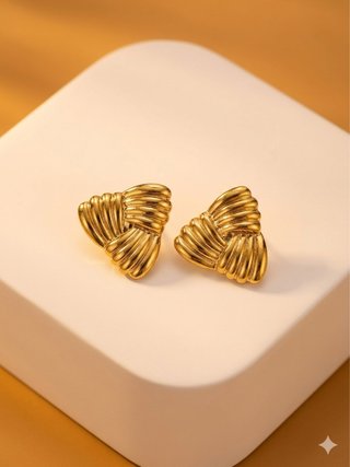 Pendientes dorados diseño trenzado