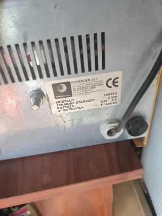 Cargador de Baterías Amarillo