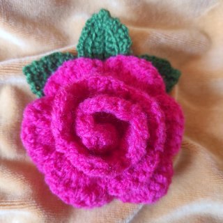 Broche rosa crochet para bolso