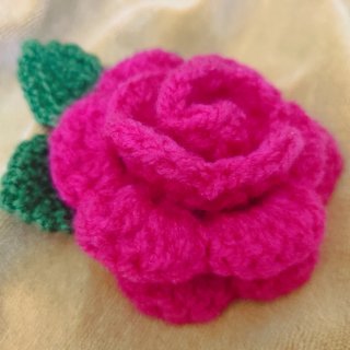 Broche rosa crochet para bolso