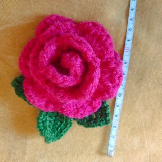 Broche rosa crochet para bolso