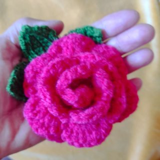 Broche rosa crochet para bolso