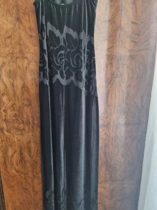 Abito lungo nero con rose