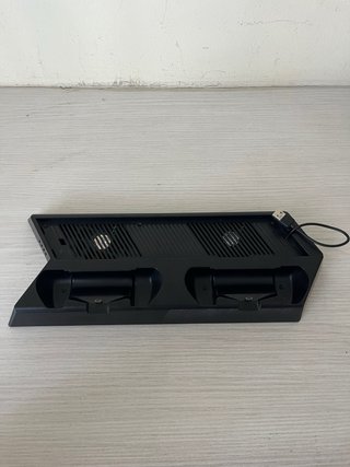 PS4 Pro 1TB + 2 Mandos + Base Refrigeradora