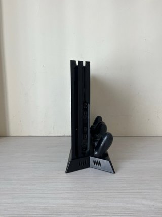 PS4 Pro 1TB + 2 Mandos + Base Refrigeradora