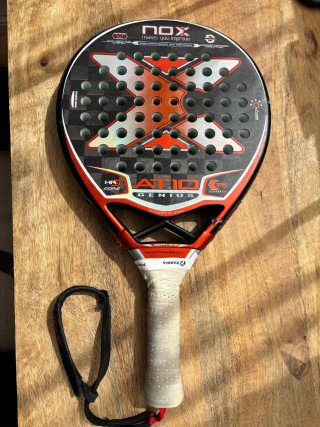 Pala de pádel NOX AT10 Genius 18K