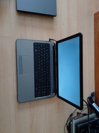 2 Portátiles HP (Negro y Gris)