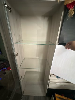 Vitrina de cristal y madera