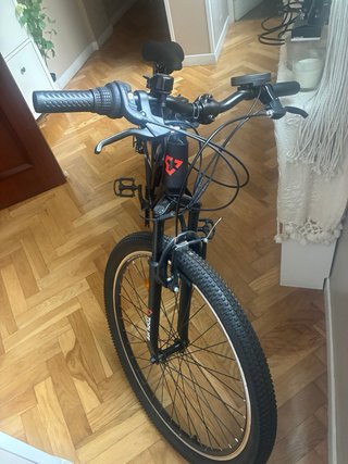 Bicicleta Eléctrica Trekking-Urbana Negra.NUEVA