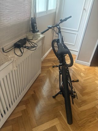 Bicicleta Eléctrica Trekking-Urbana Negra.NUEVA
