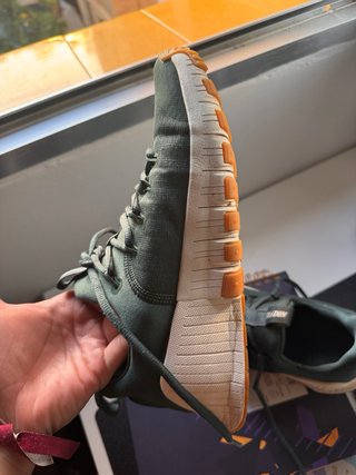 Zapatillas Nike Verdes y Beige