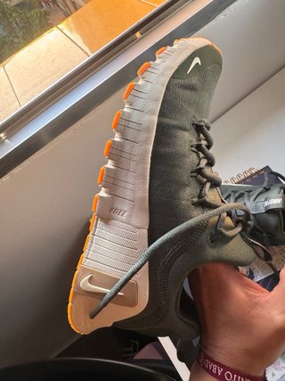Zapatillas Nike Verdes y Beige