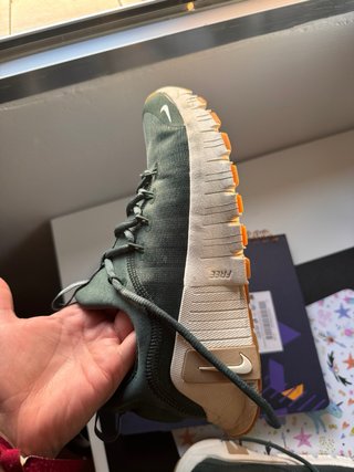 Zapatillas Nike Verdes y Beige