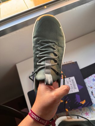 Zapatillas Nike Verdes y Beige