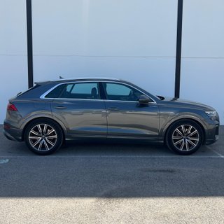 Audi Q8 S-LINE